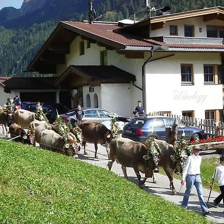 Haus Windegg Guest house Tux